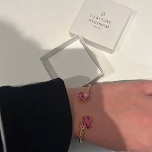 Carolina svedblom - Fint Carolina svedblom armband. Använder inte den färgen då jag har massa andra 