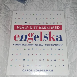 Bok  - Oanvänd bok, behövde den aldrig men är jätte bra till studier eller om du är förälder o vill hjälpa ditt/dina barn