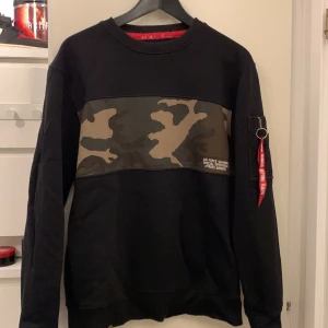 Alpha tröja - Skriv till mig för detaljer!