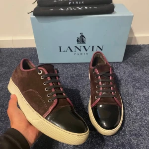 Lanvin sneakers  - Tja säljer nu dessa snygga lanvin sneaker i storlek 43 box och dustbag medföljer! 9/10 skick!✅