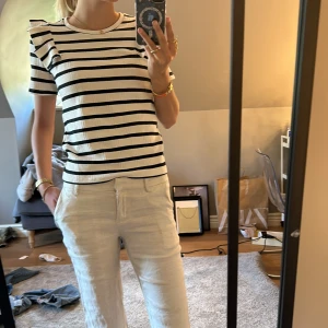 Jätte gullig tröja - Randig tröja från zara med volanger🤍