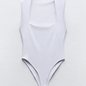 Zara body - Säljer denna bodyn från zara som är använd en gång💕