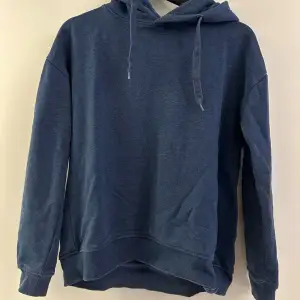 Blå hoodie från Lager 157. Bra skick