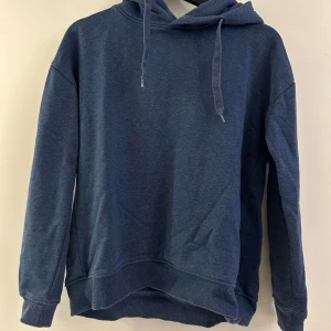 Hoodie - Blå hoodie från Lager 157. Bra skick