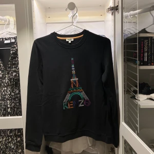 Kenzo sweatshirt  - Sweatshirt från Kenzo i storlek S. Sparsamt använd! Kan både posta och mötas upp och kan även skicka fler bilder om det önskas 💕