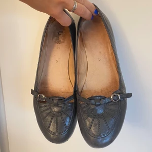 Svarta ballerina - Sååå fina och sköna skinn ballerina