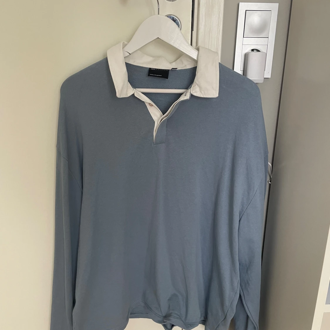 Ljusblå tröja - 90