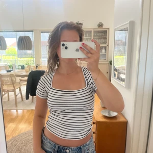 Topp från Gina - Randig topp från Gina Tricot. Tycker denna är så fin men kommer aldrig till användning. Bara använd en gång. Storlek S. 🤍🤍