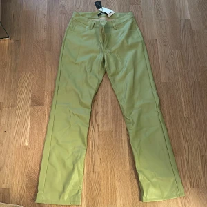 Skinnbyxor från Bik Bok - Endast provat