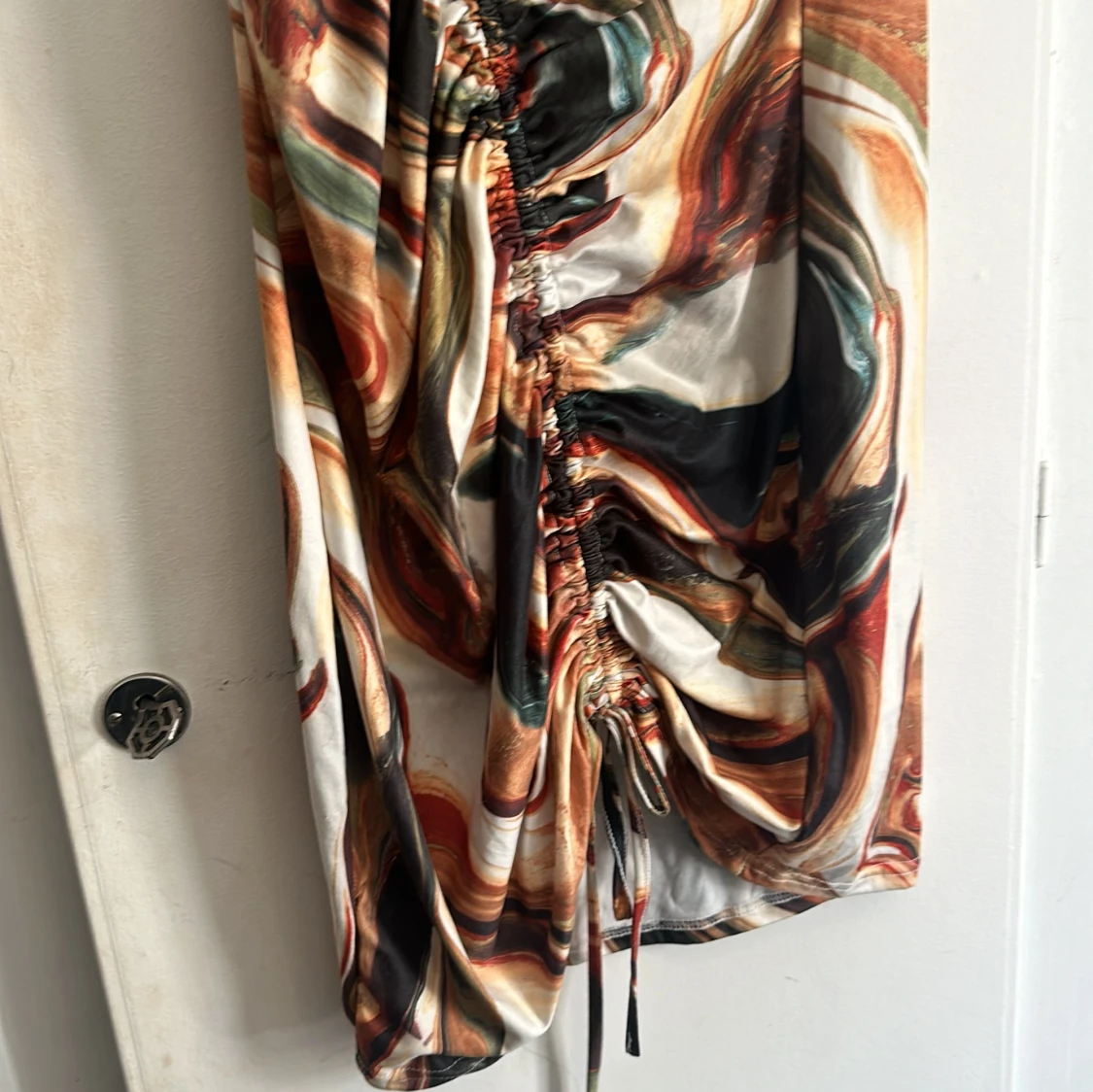 Klänning med snörning 