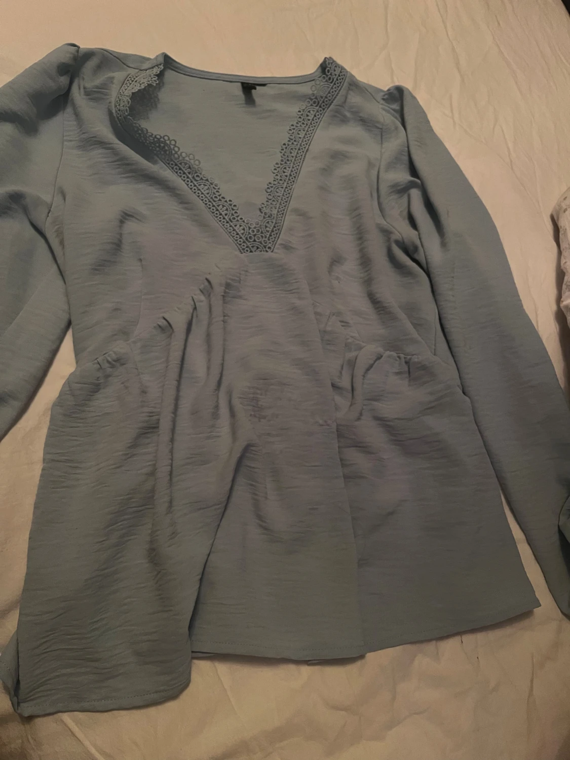 Ljusblå blus med spets från Vero Moda - 2