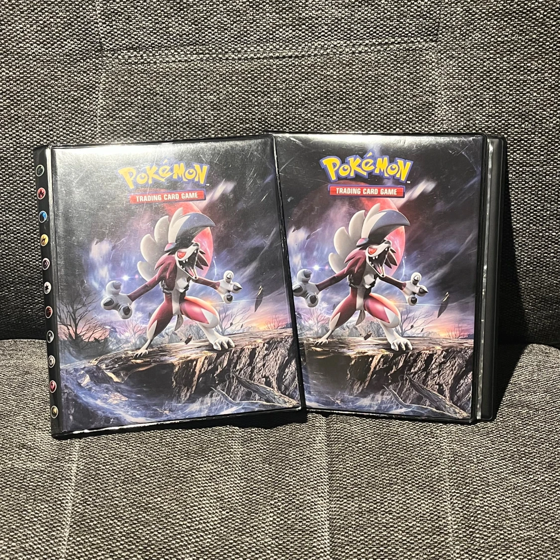 Pokémon Trading Card Game Samlarpärm med 90 kort