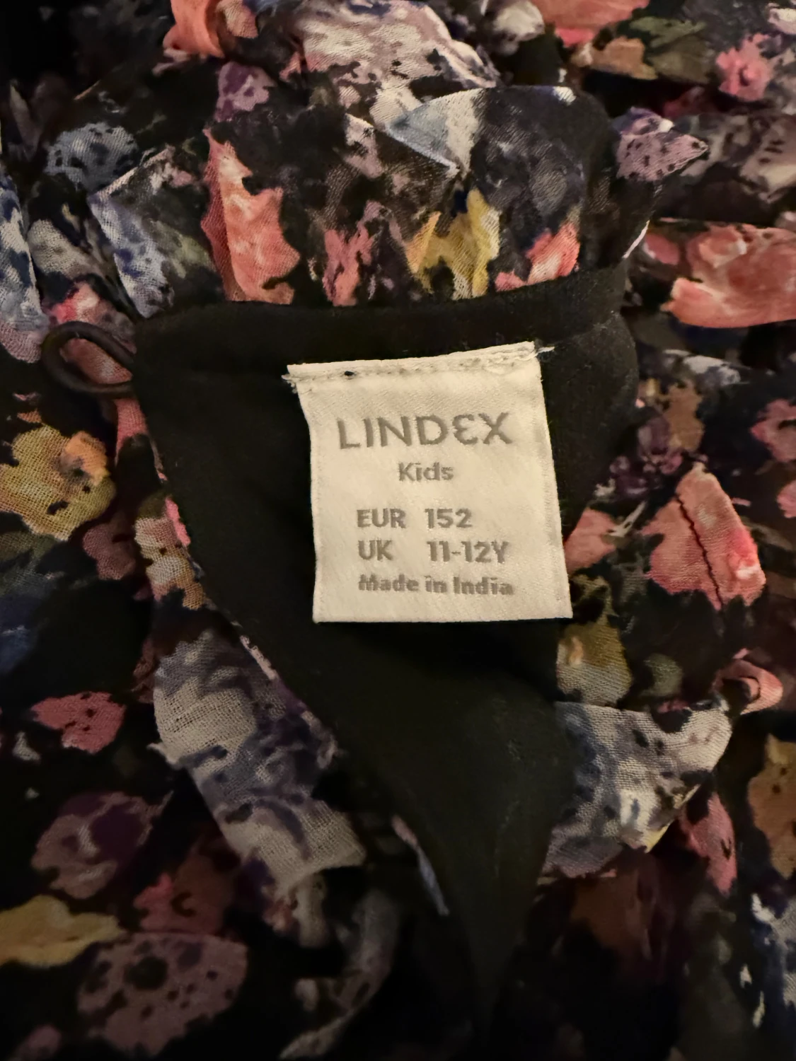 Blommig volangblus från Lindex - 1