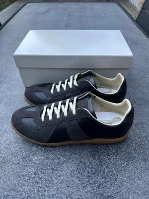 Maison margiela gats svart - Ett par superfeta gats i storlek 42, box och dustbags fås med, skickar samma dag!