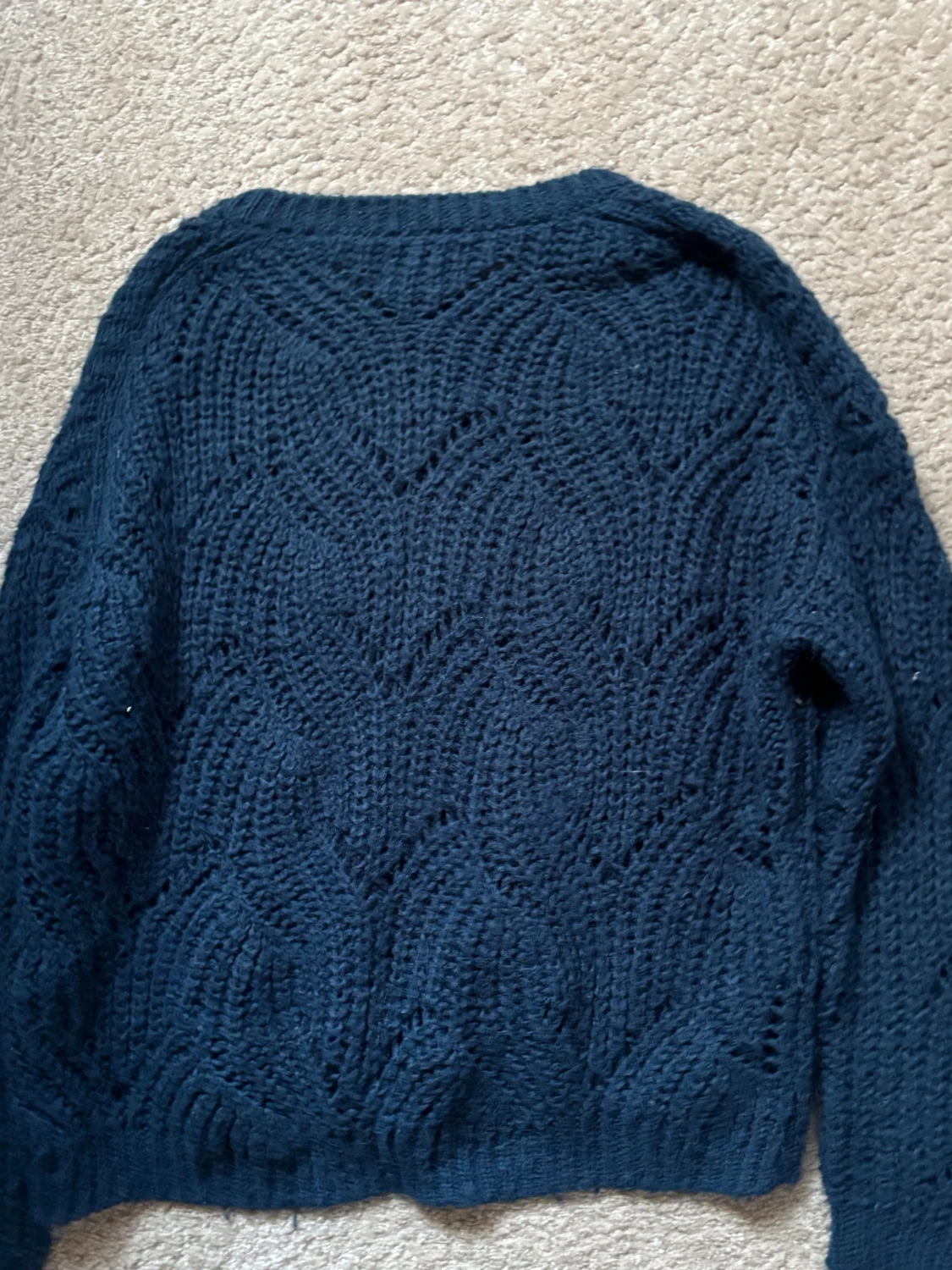 Mörkblå stickad tröja - 3