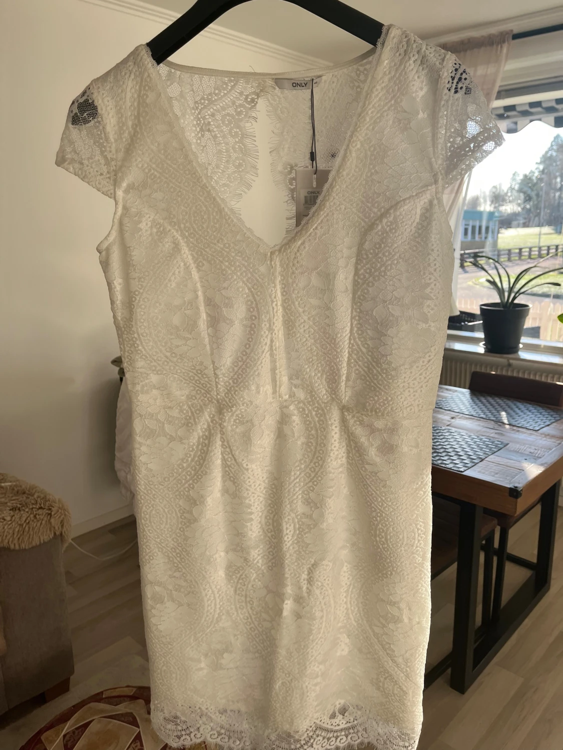 Vit spetsklänning från ONLY, stl 40 - 1