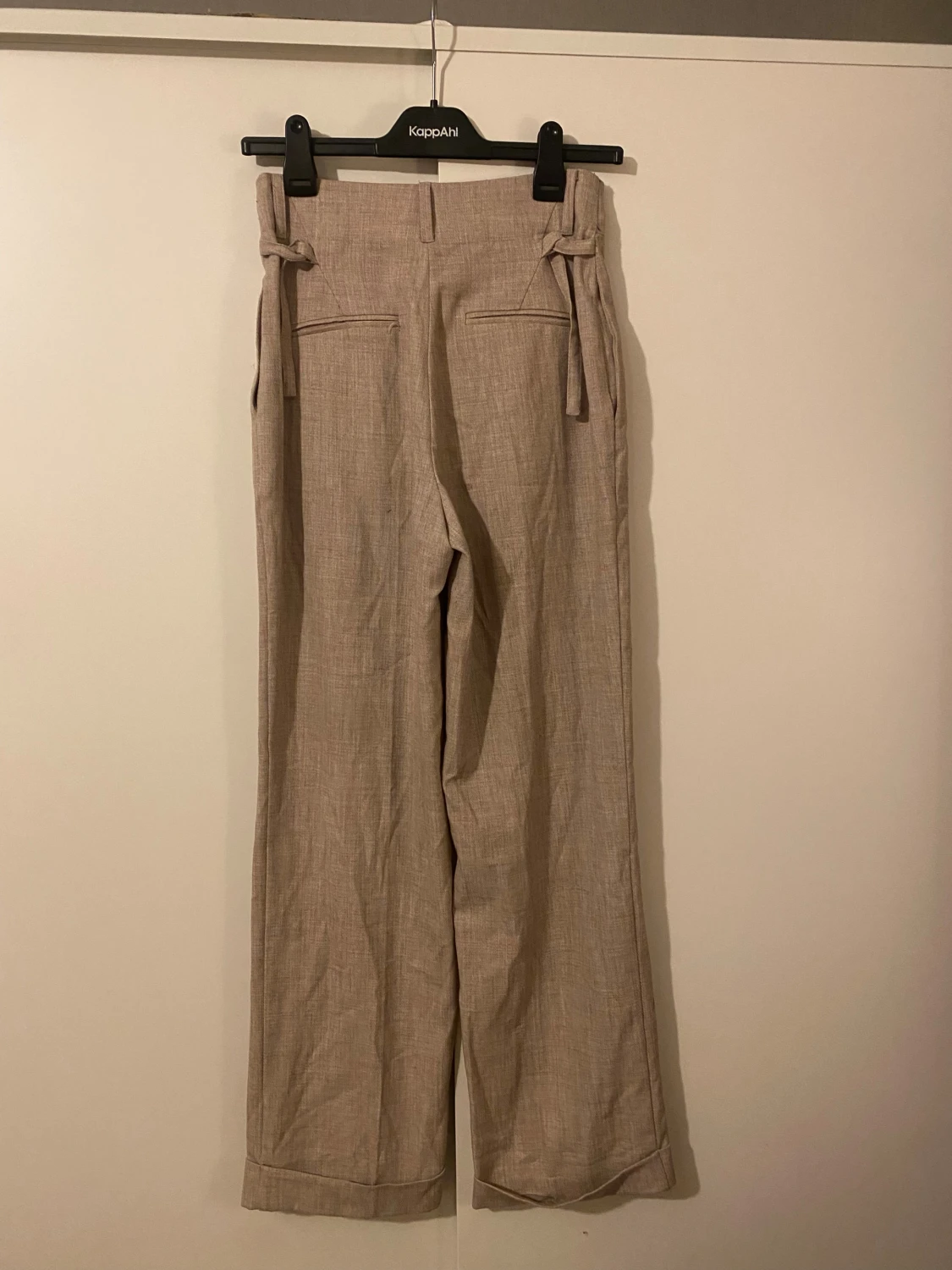 Beige linnebyxor från NA-KD, storlek 34 - 1