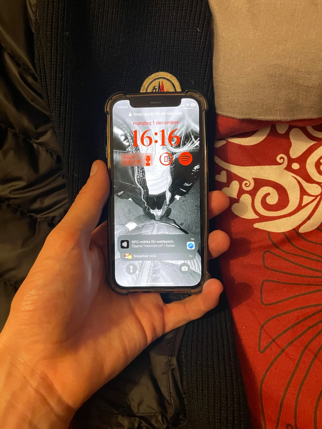 Svart Moncler pufferjacka med huva - 2