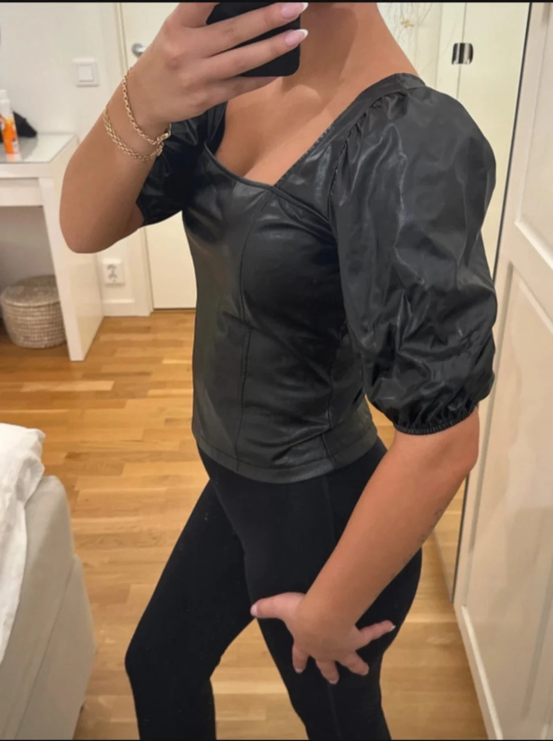 Svart skin topp - 1