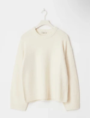 Vit Stickad tröja - Vit stickad tröja från Gina Tricot, endast använd två gånger. Fler bilder kan skickas. Stolek S. Pris kan diskuteras 