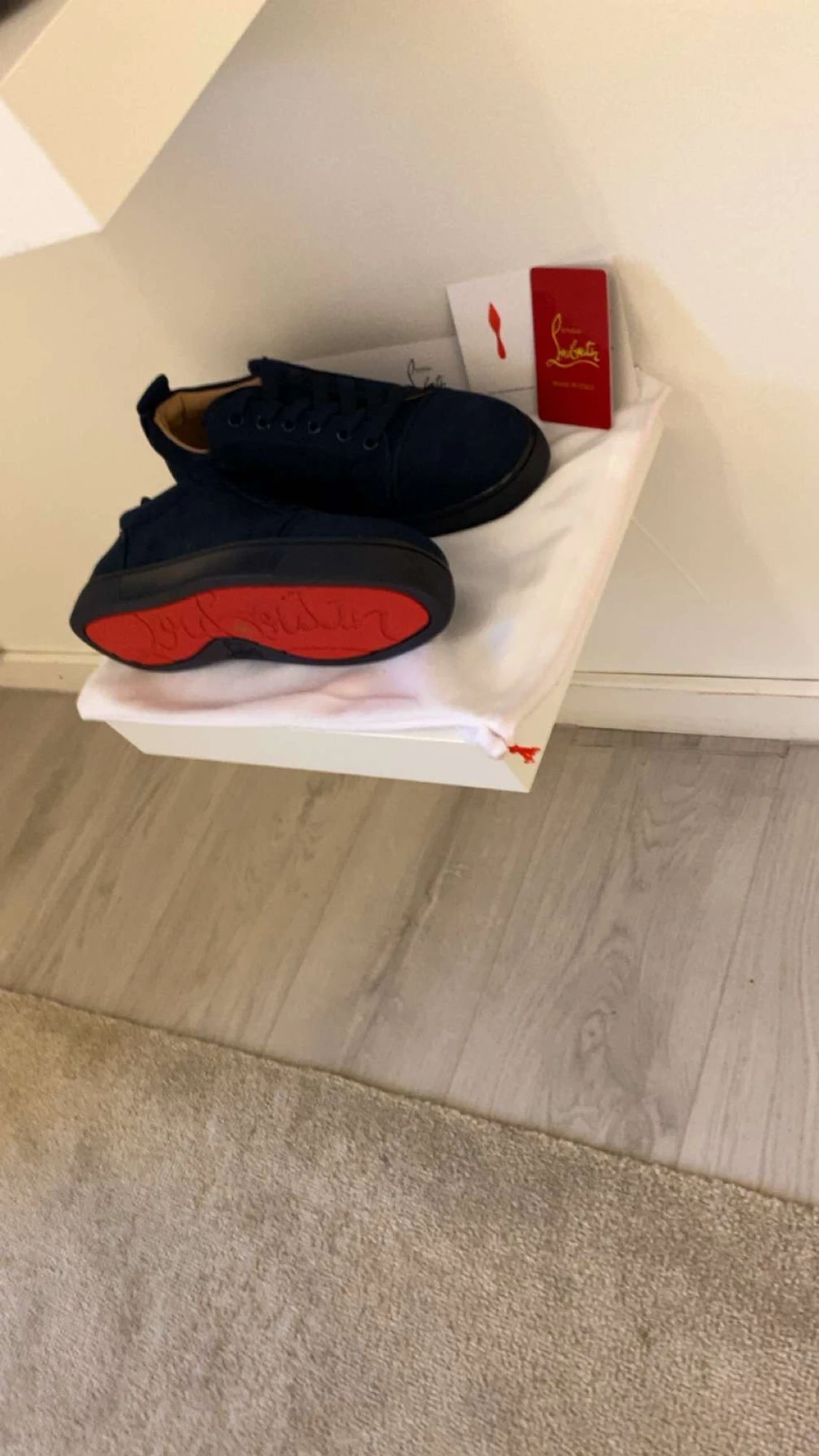 Mörkblå sneakers från Christian Louboutin