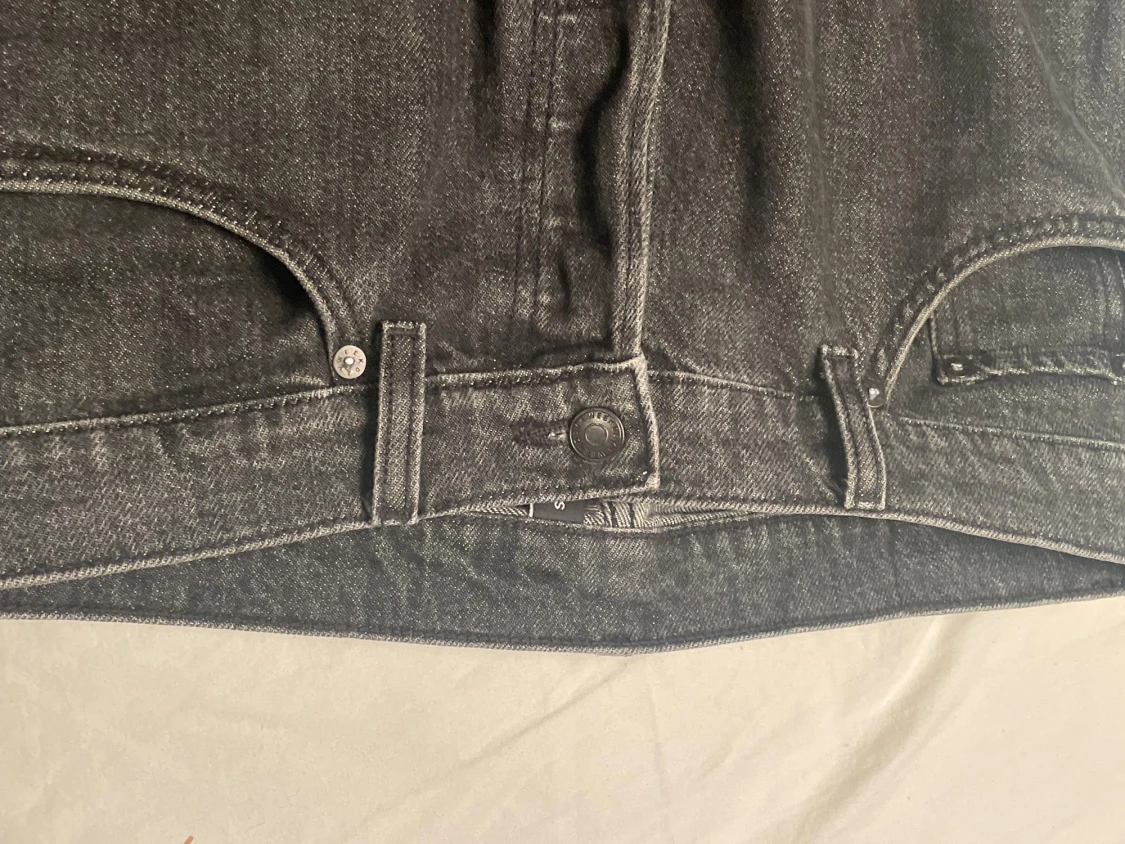 Svarta raka jeans från Weekday - 2