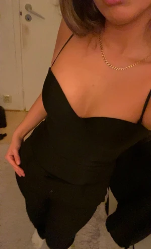 Body H&M storlek 75A  - Helt ny och oanvänd.