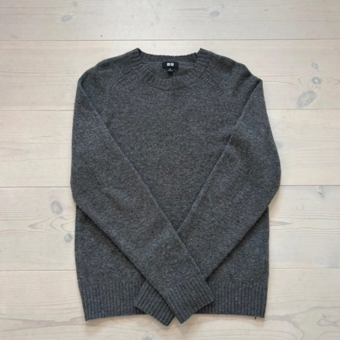 Grå Uniqlo tröja  - 1