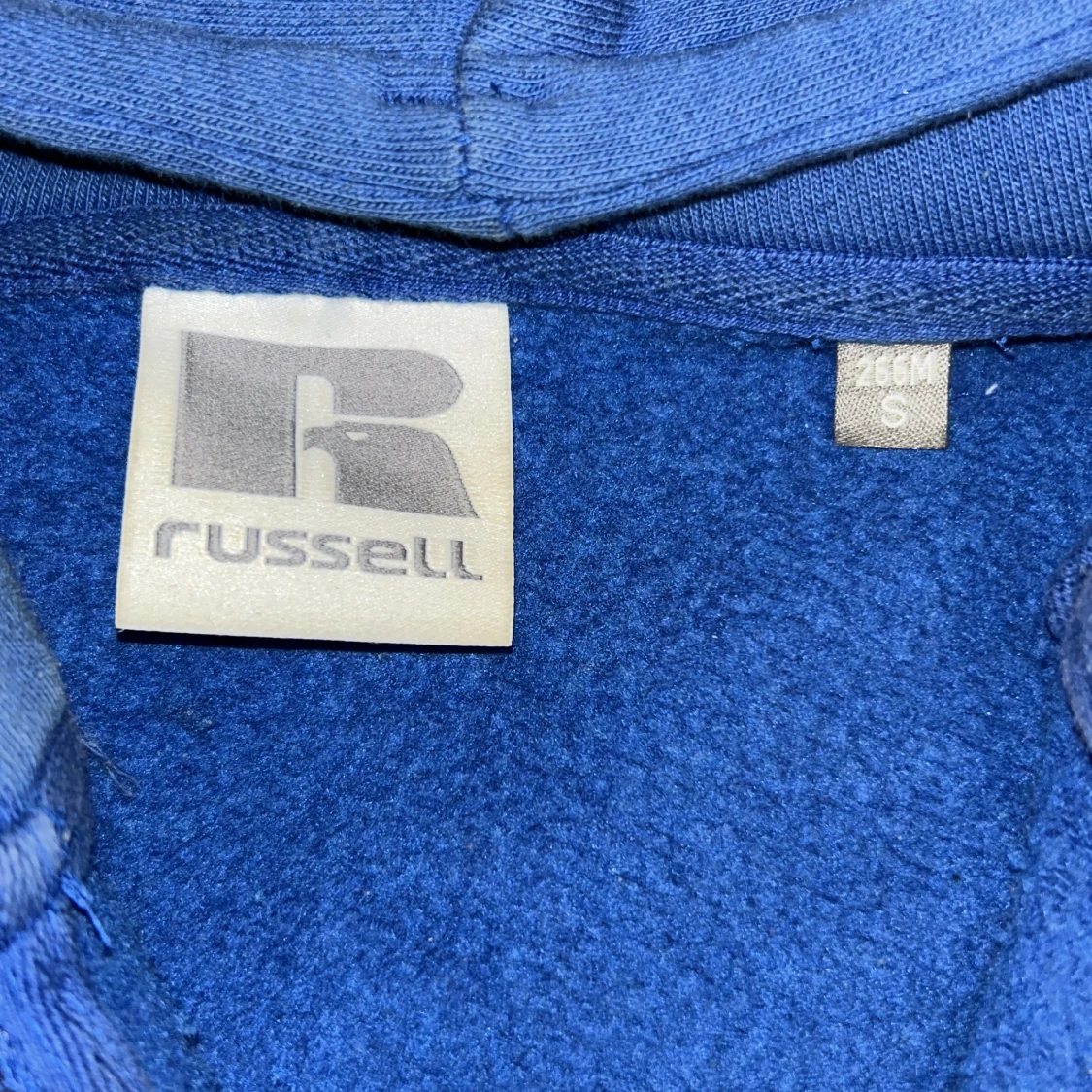 Blå hoodie från Russell med tryck - 2