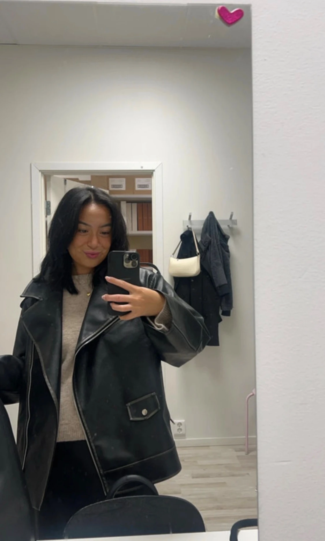 Svart urtväddad PU-jacka 