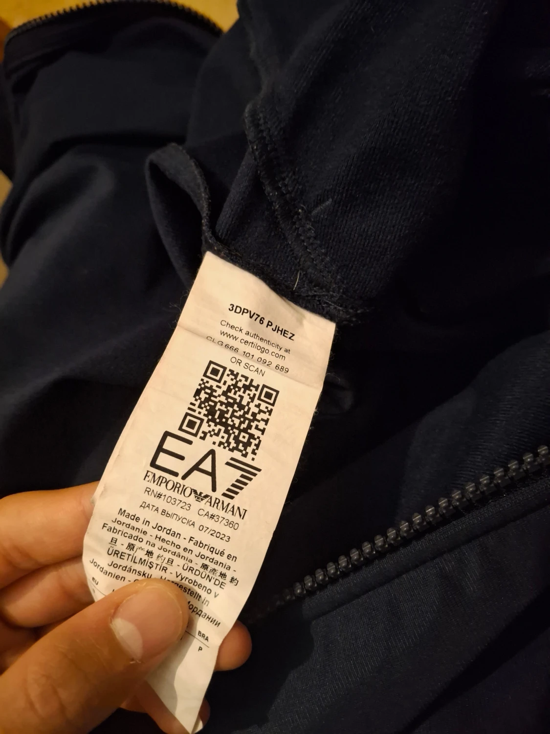 Mörkblå EA7 zipjacka från Armani - 2