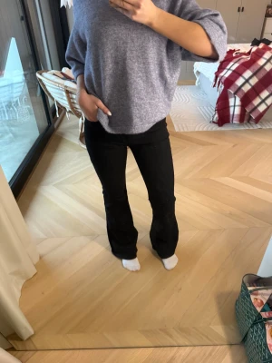 Lee bootcut jeans - Super snygga och sköna bootcut jeans i storlek W27 L31, dom är gamla men i väldigt bra skick och inte använda mycket❤️🥰