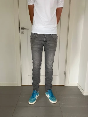 Replay Anbass Jeans  - Säljer nu dessa Replay Anbass Jeans, W32 o L32, skriv för fler bilder/frågor🙌🏼