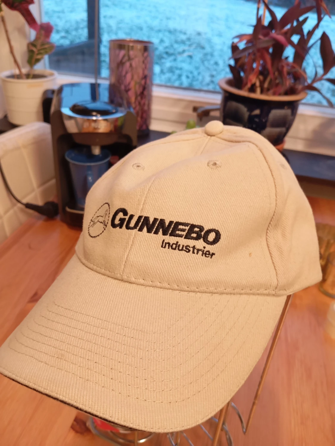 Ny Beige keps från Gunnebo Industrier