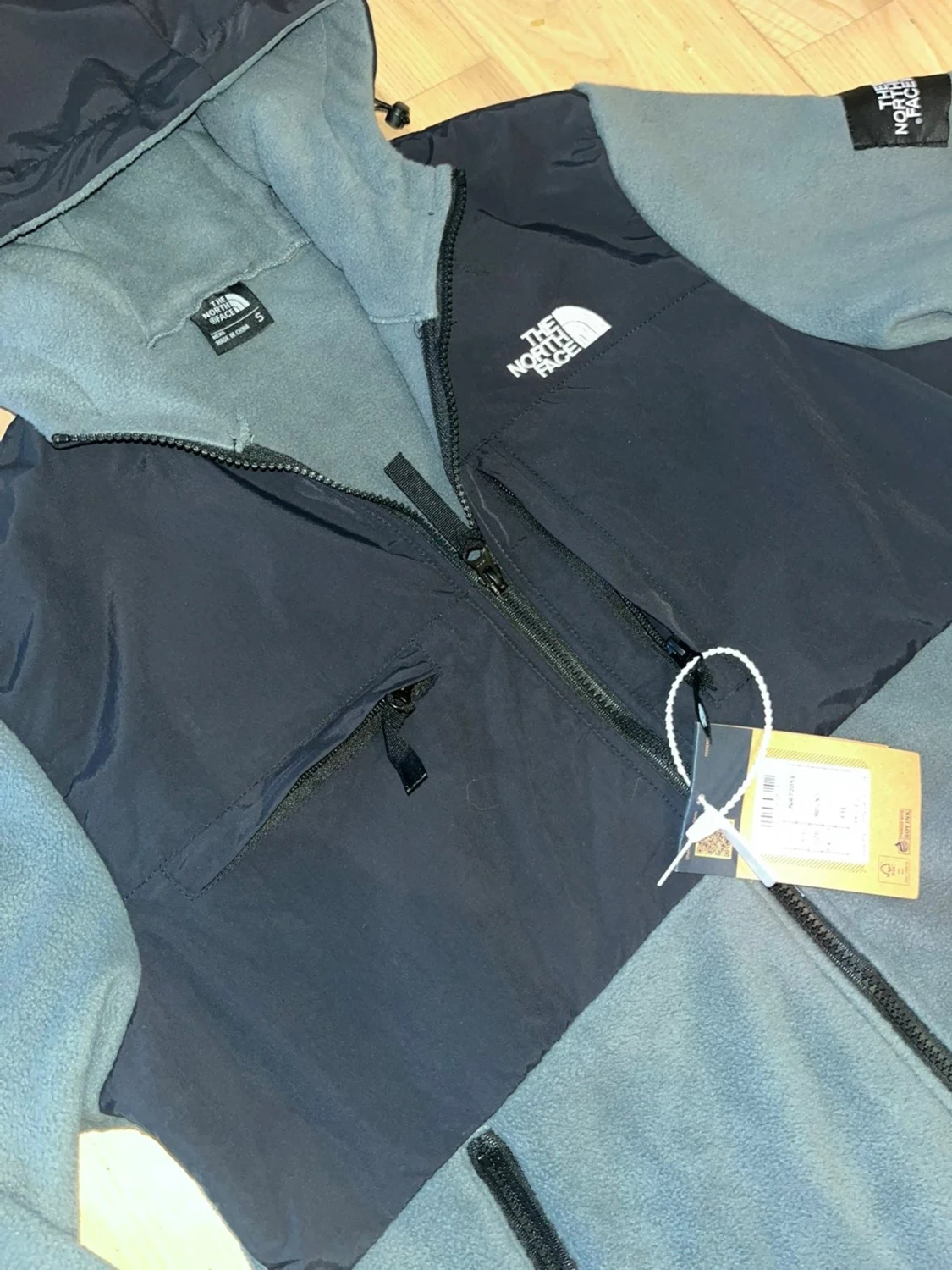 The North Face grå och svart fleecejacka - 1