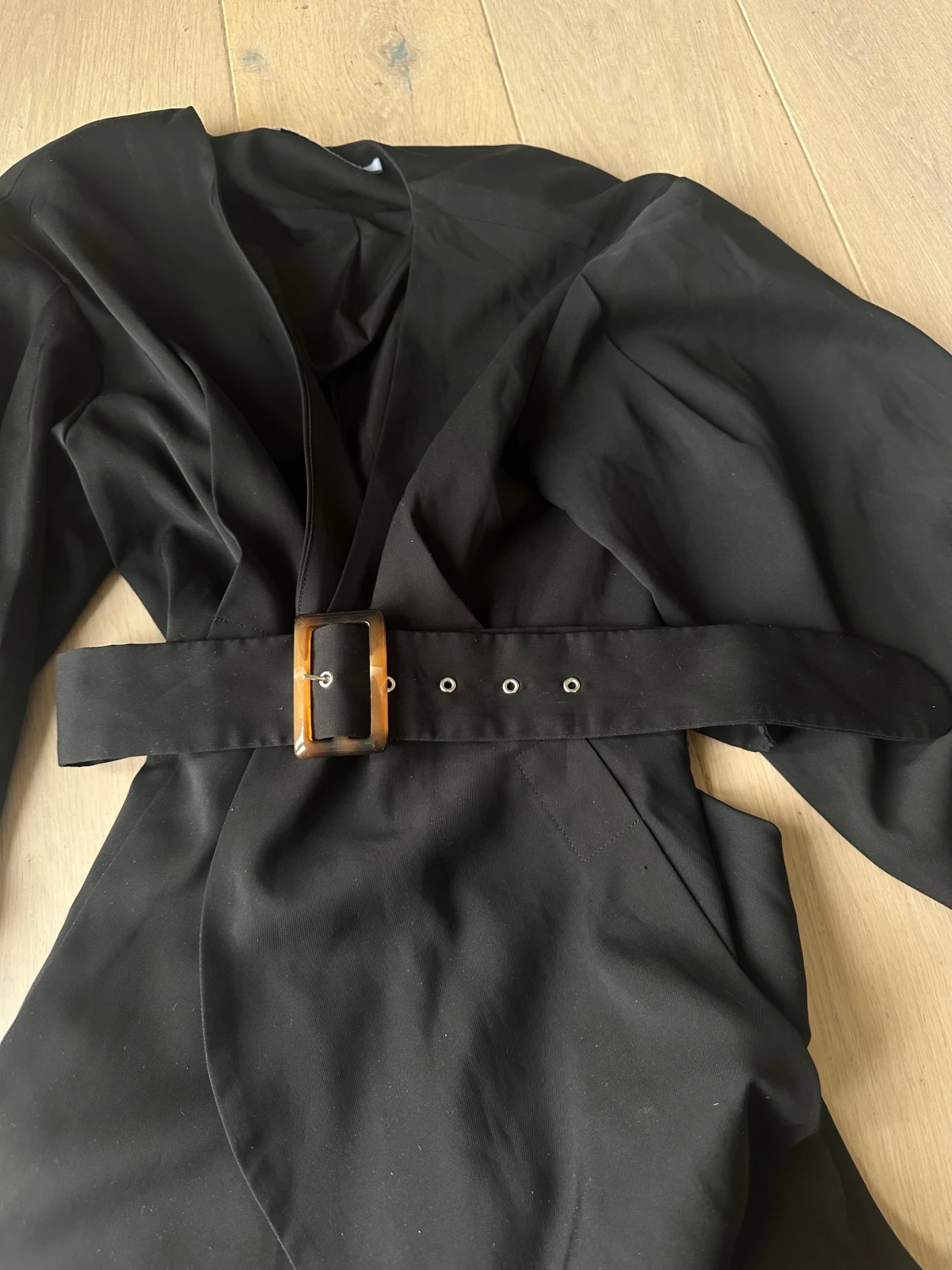 Svart omlottklänning från NA-KD - 3