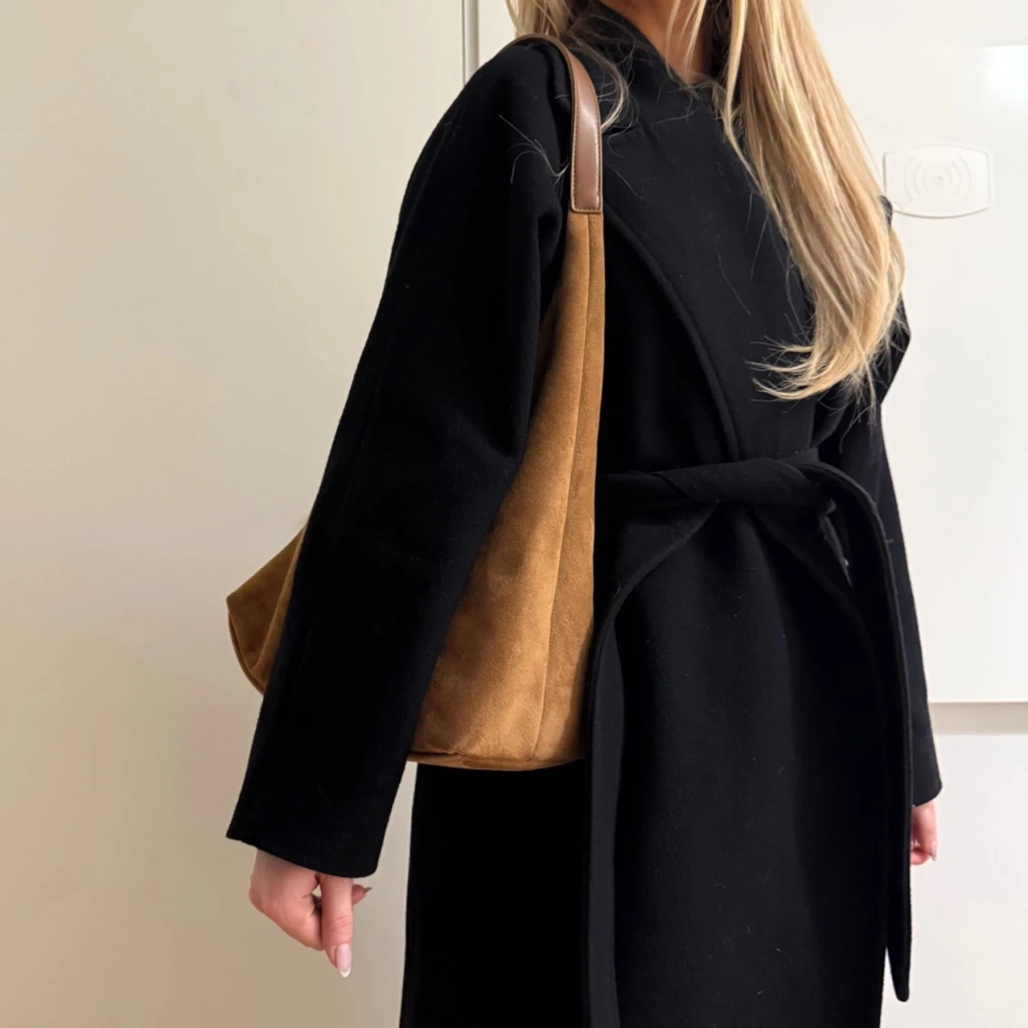 Brun mocka axelväska med justerbart band - 1