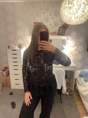 Spetstopp - Säljer denna fina spetstopp. Köpt på sellpy