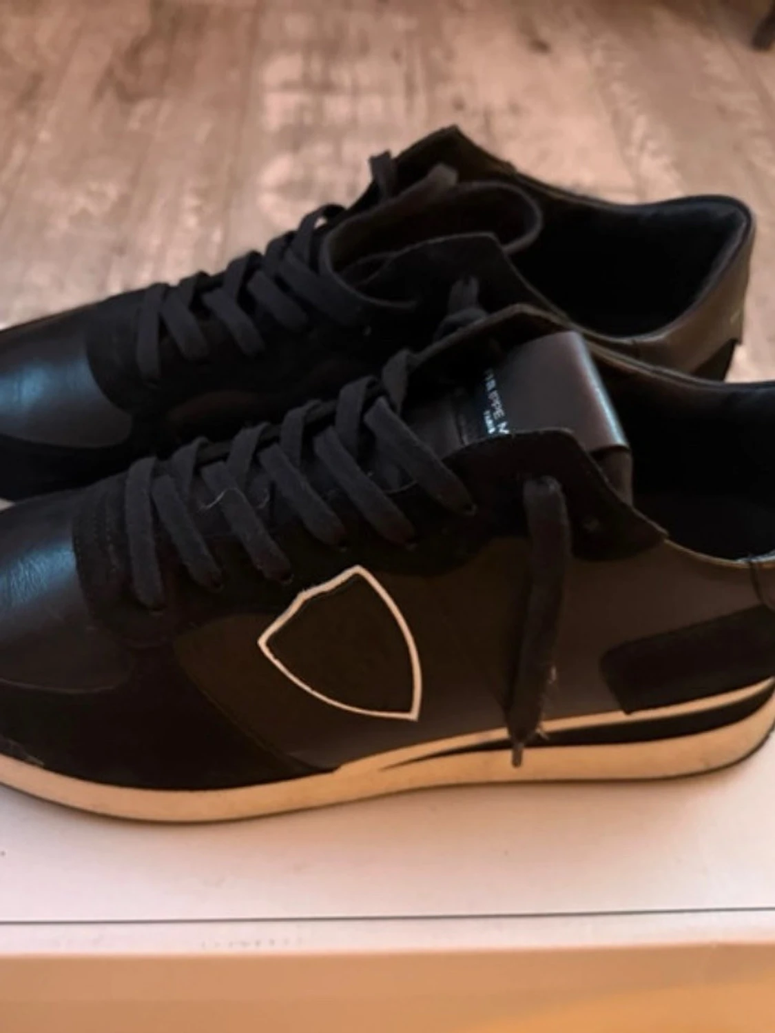 Svarta sneakers från Philippe Model