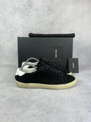 Saint Laurent SL/06 sneakers  - – Condition: 9/10 - like new  – What is included: Only sneakers  – Retail price: 7000 + SEK