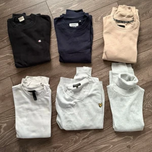 Tröjor - 1. Svart Champion sweatshirt storlek S (lite urtvättad) 2. Marinblå Strömberg sweatshirt storlek S 3. Beige bershka sweatshirt storlek xs 4. Beige hm sweatshirt storlek S  5. Grå lyle and scott stickad tröja M (dam) 6. Grå polo från defacto storlek S