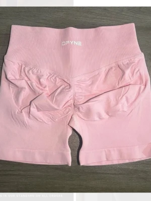 DFYNE impact shorts - populära ”impact scort 4,5'” från DFYNE. Knappt använda.