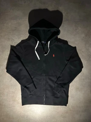 Svart Polo Ralph Lauren hoodie - Hör av vid minsta fundering 💫