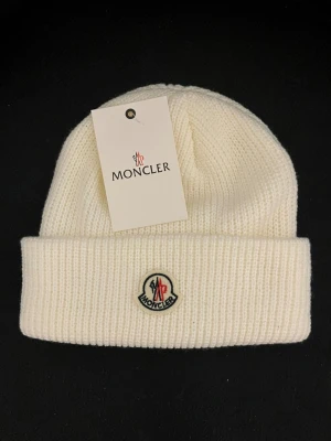 Moncler mössa - Helt ny