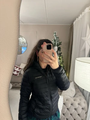 Peak performance jacka - Helt ny fick i julklapp den är för liten. Storlek S och köpt på butiken i Kungsbacka.