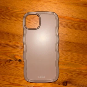 iPhone 15 plus wavy case Holdit - #holdit #wavy #edblad 