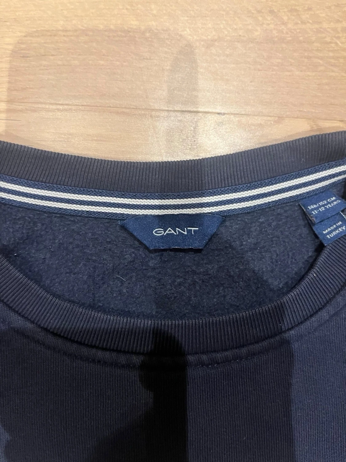 Mörkblå sweatshirt från GANT - 3