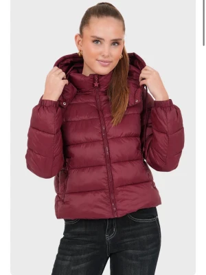 Vinröd pufferjacka  - Jacka från Meet me there, aldrig använd!