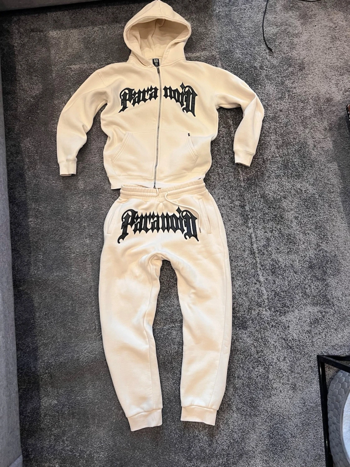 Crème vit tracksuit