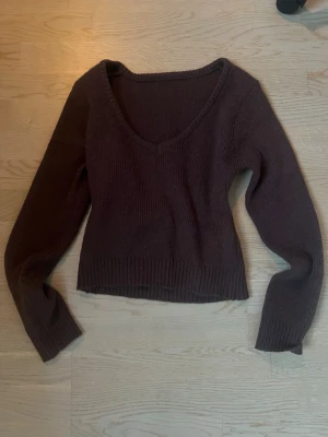 Jättemysig stickad v-ringad tröja - Helt ny stickad tröja med v-ringning!